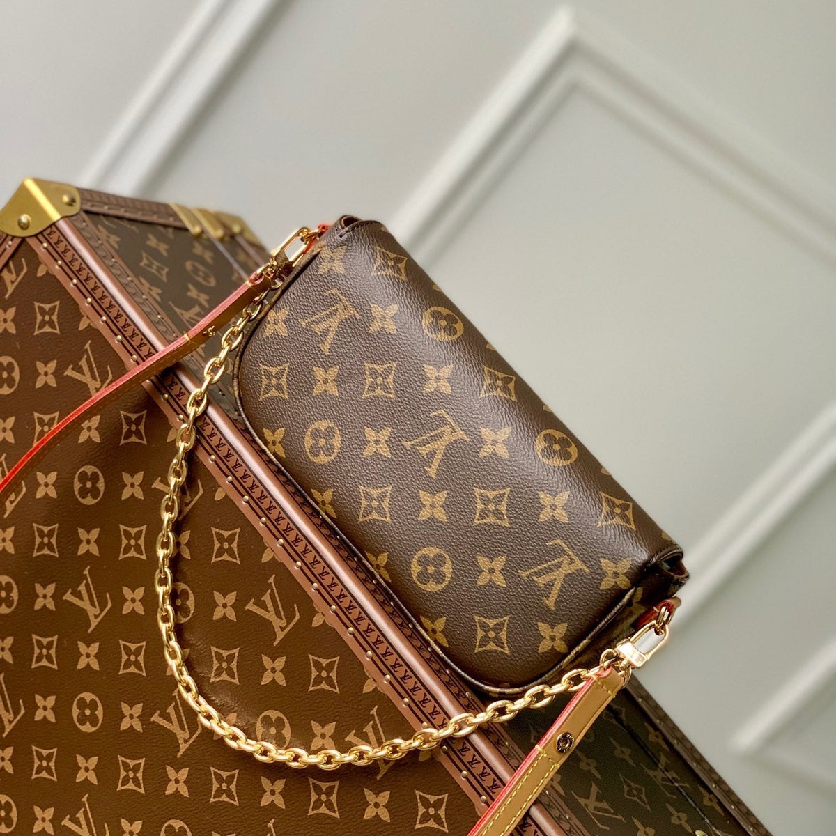 LOU IVY WALLET ON CHAIN BAG