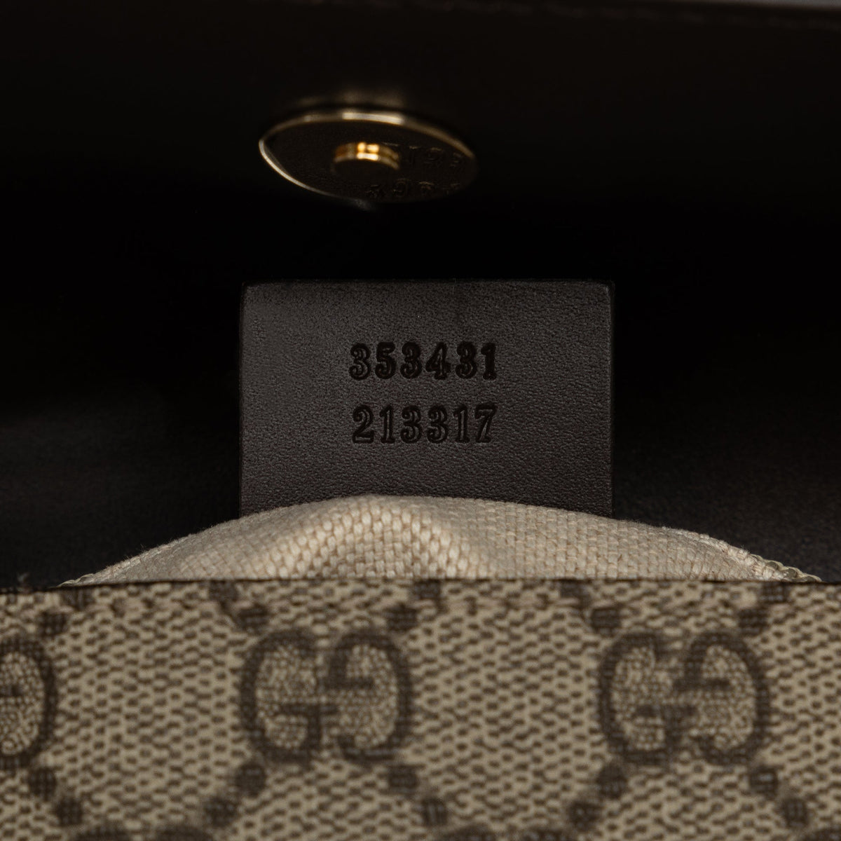 GUCCI GG Supreme Flap Messenger Bag