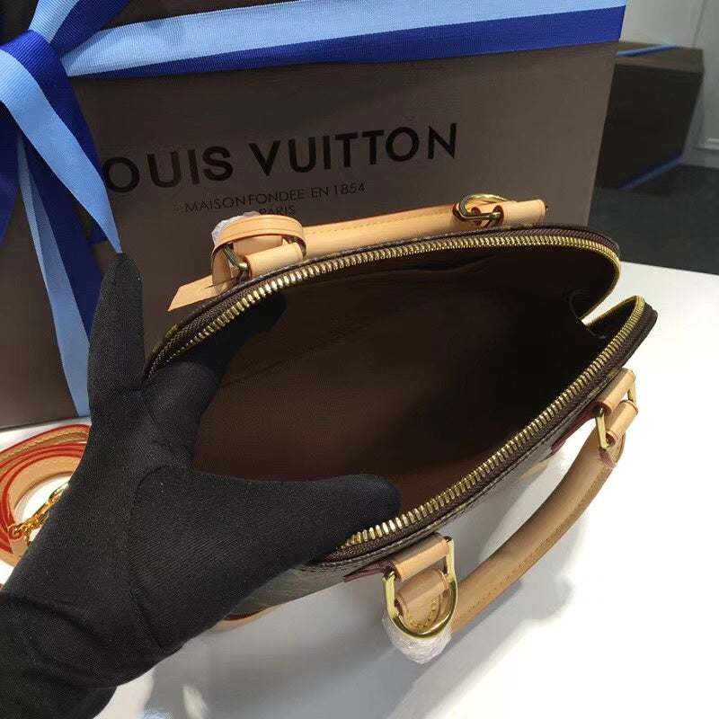 I W Fashion Lu-Vi bags - 17904