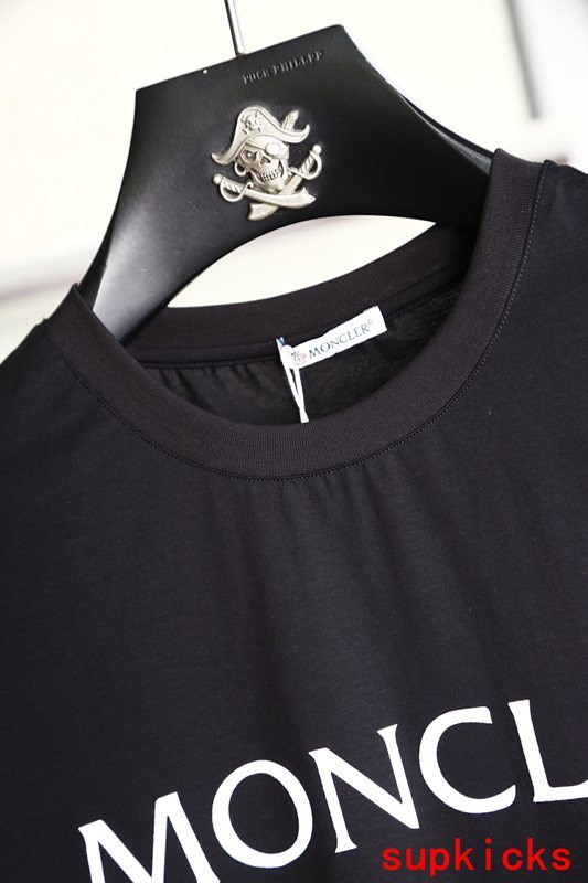 Moncler Luxury Cloth