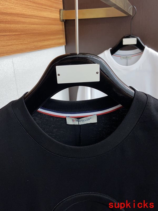 Moncler Luxury Cloth