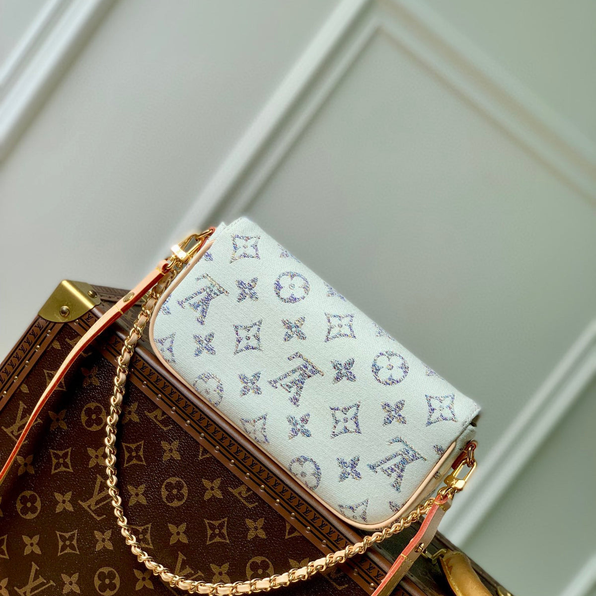 LOU IVY WALLET ON CHAIN BAG