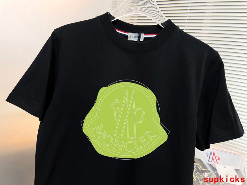 Moncler Luxury Cloth