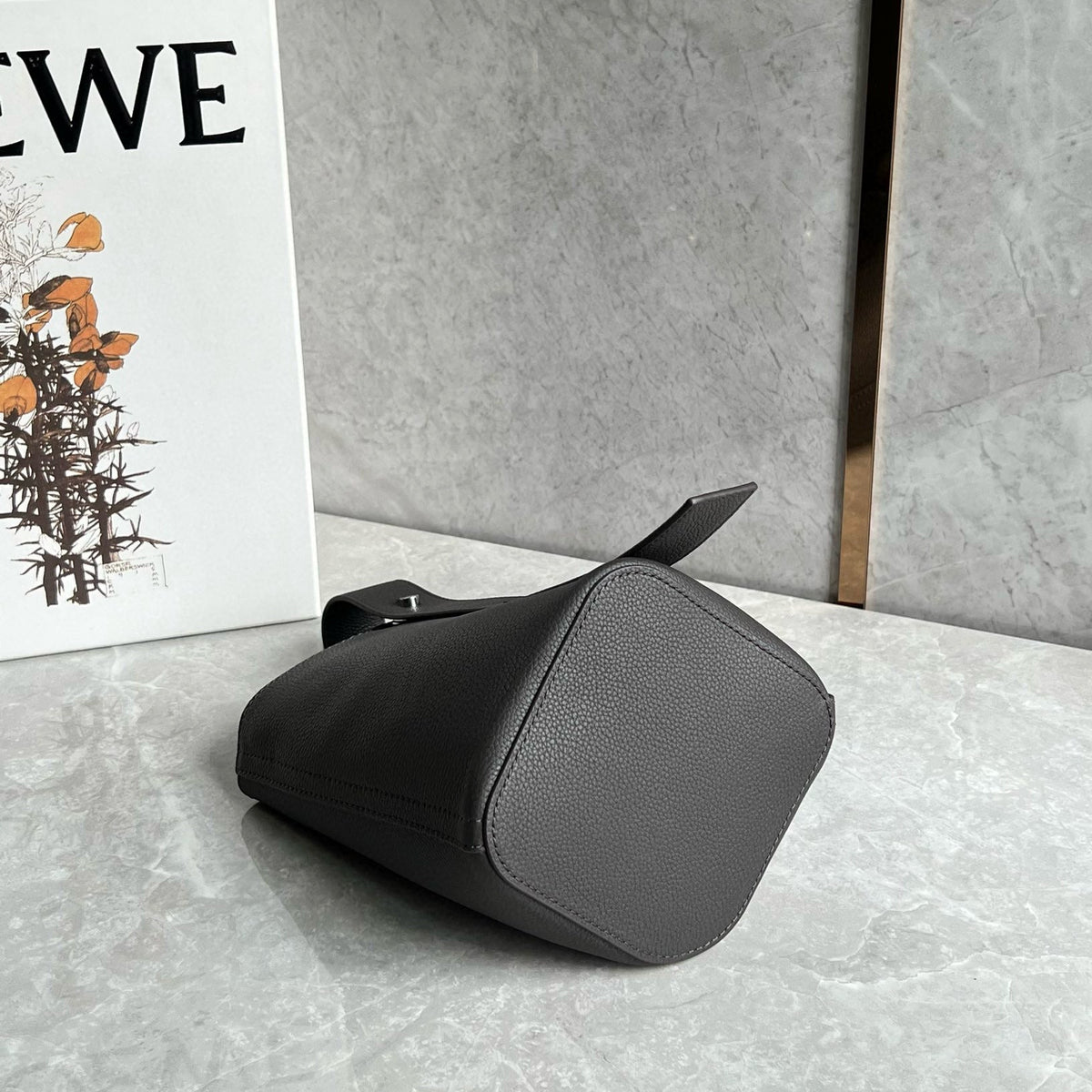 LOEW MINI PEBBLE BUCKET BAG