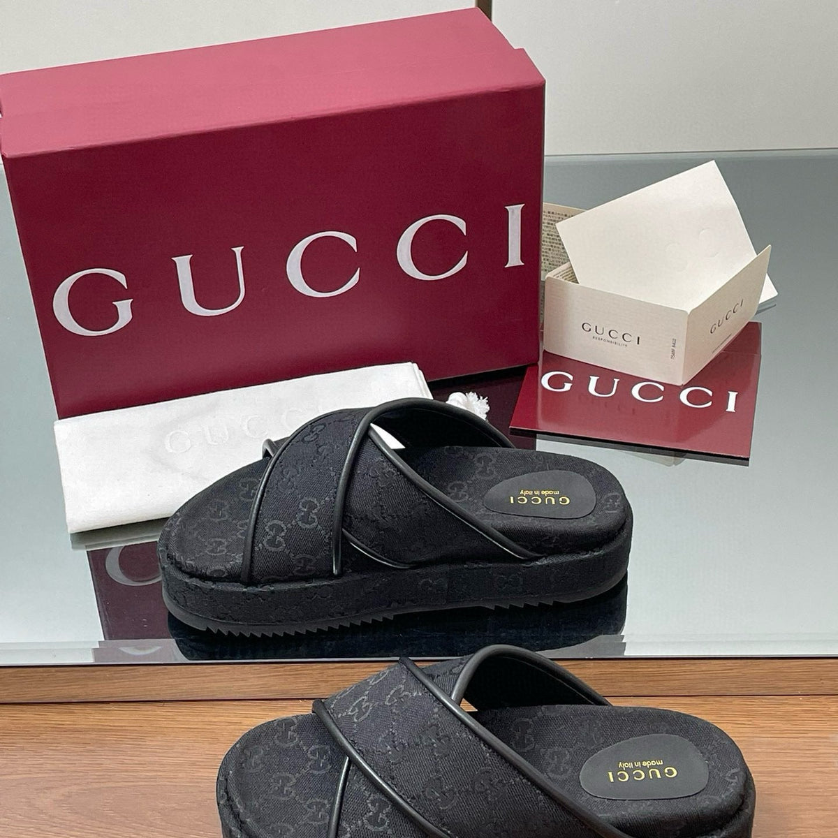 GG SANDALS