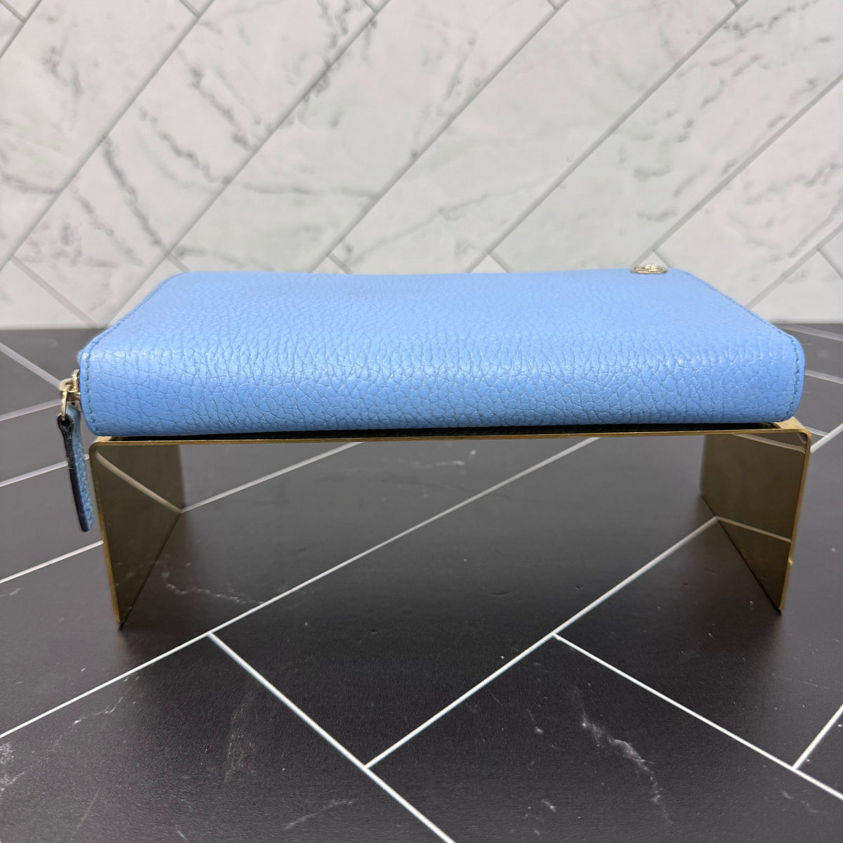 LIKE NEW- Gucci Blue Leather Zippy Wallet
