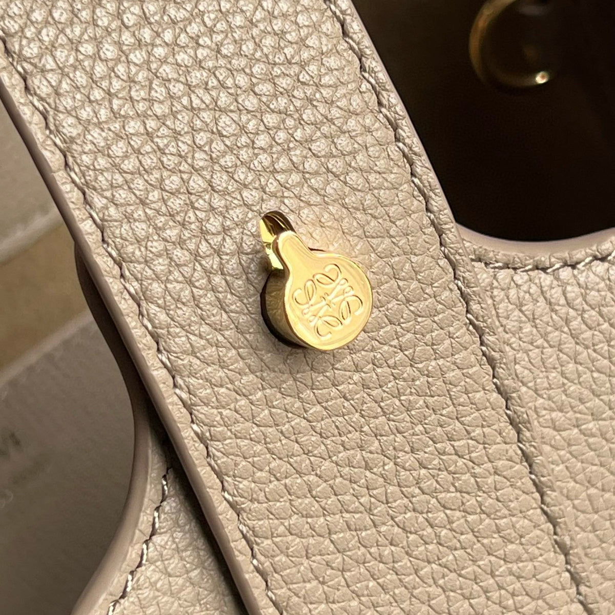 LOEW MINI PEBBLE BUCKET BAG