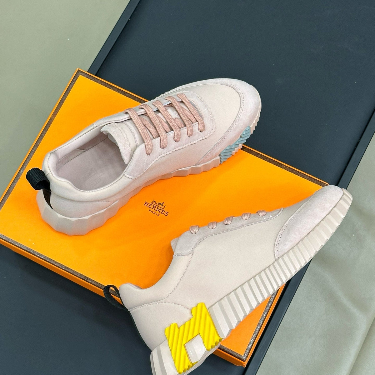 HERM BOUNCING SNEAKER