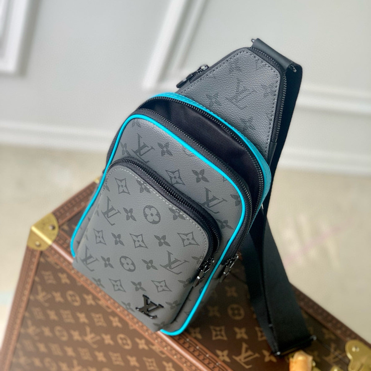 LOU AVENUE PM SLING BAG
