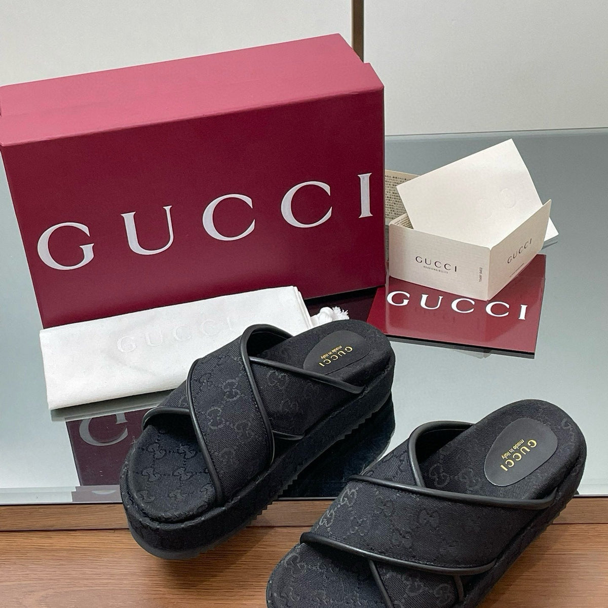 GG SANDALS