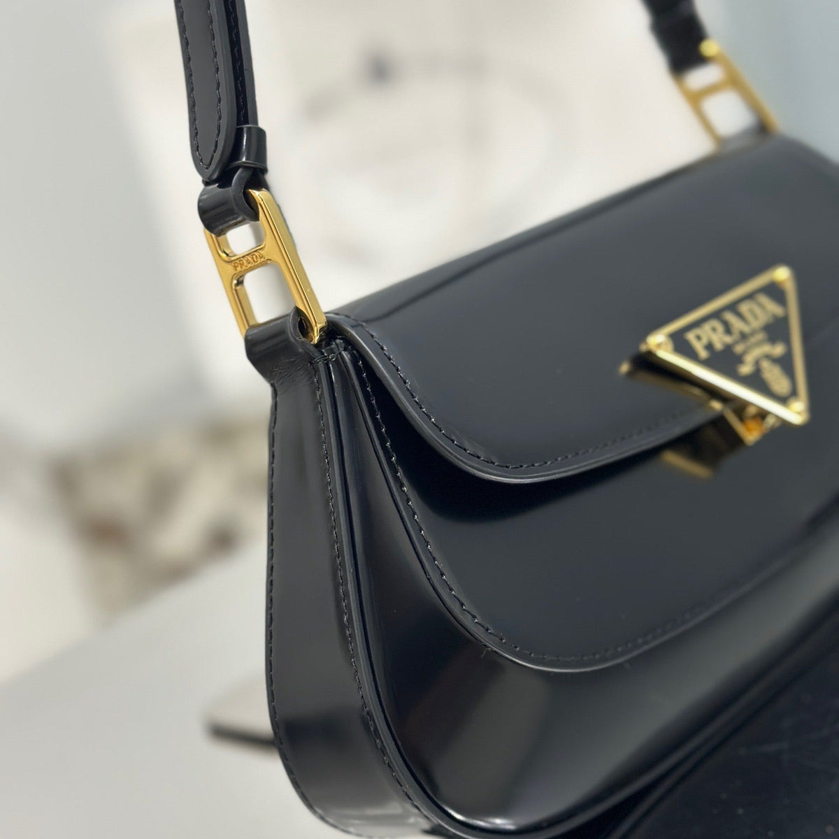 PD SHOULDER BAG