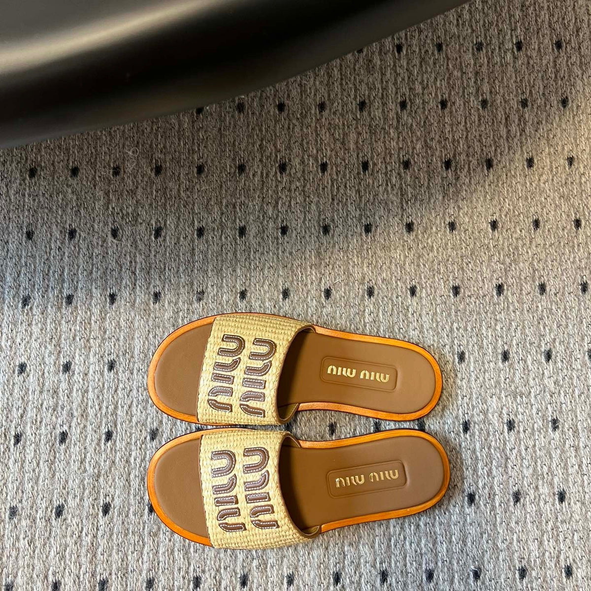 MIU M SLIDES