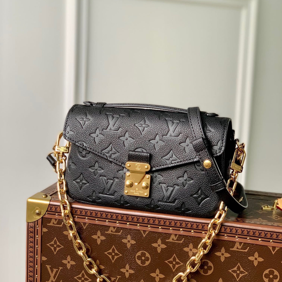 LOU POCHETTE METIS EAST WEST BAG