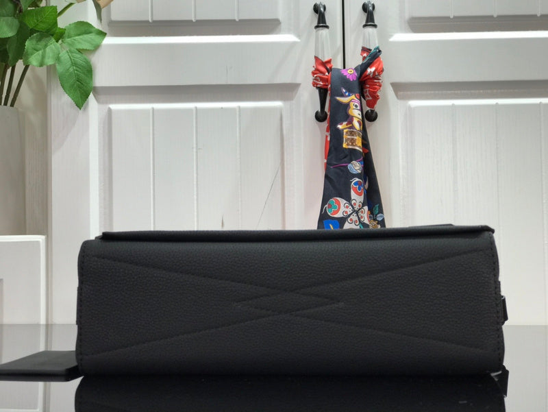 I W Fashion Lu-Vi bags - 17635