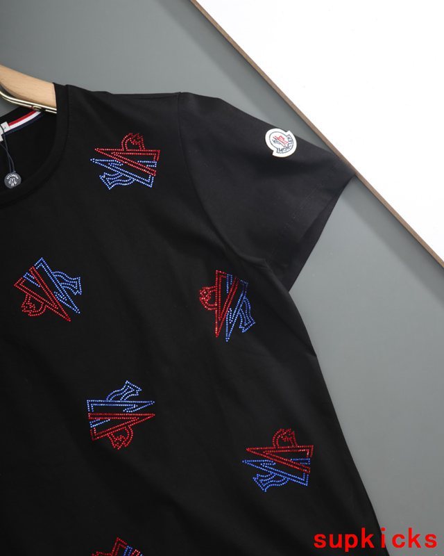 Moncler Luxury Cloth
