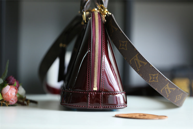 I W Fashion Lu-Vi bags - 8279