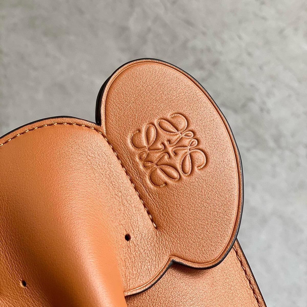 LOEW ELEPHANT POCKET BAG