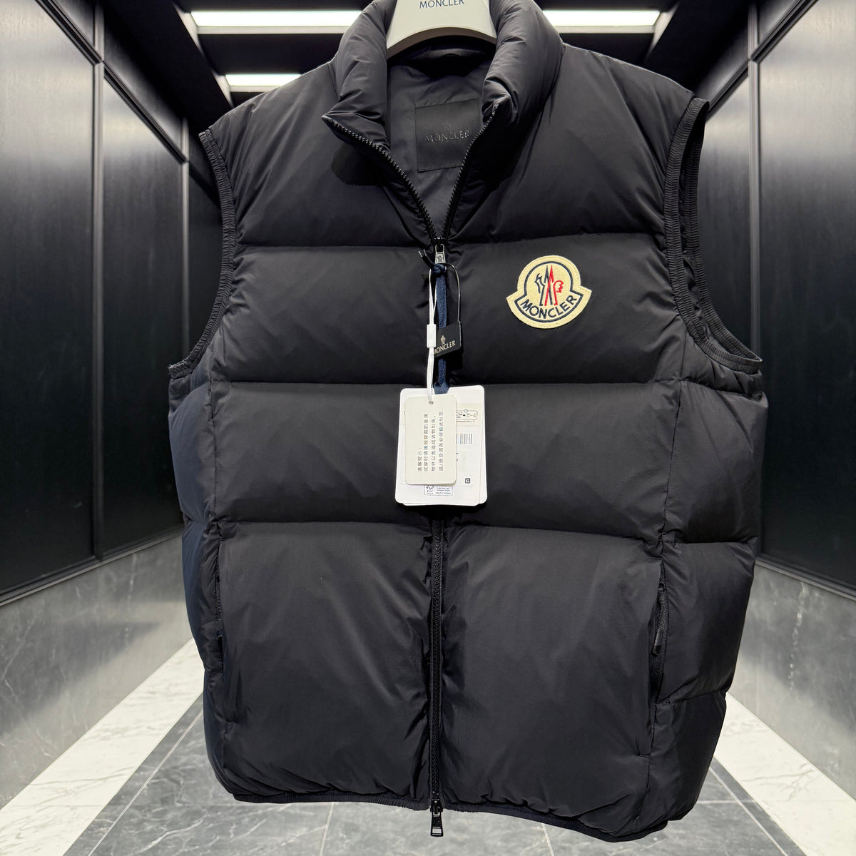 MONC ALMAZ VEST