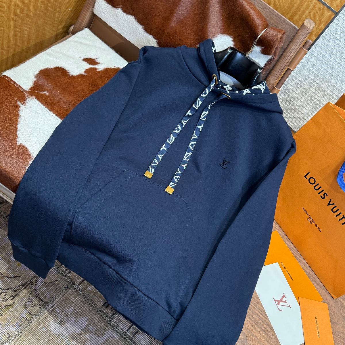 LOU HOODIE