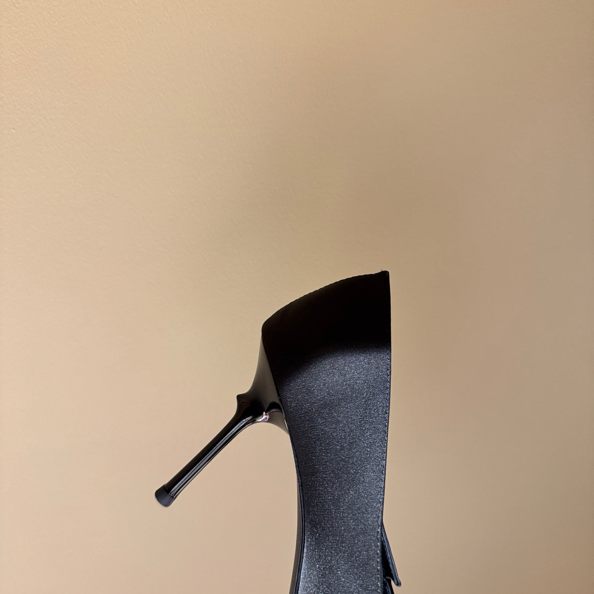 ROGER V HEELS