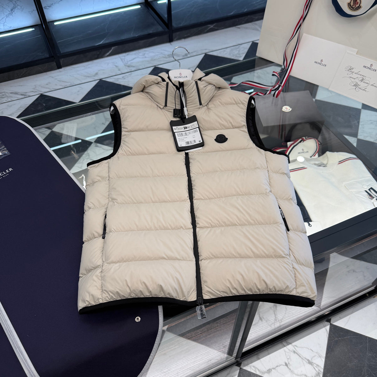 MONC VALMASQUE VEST