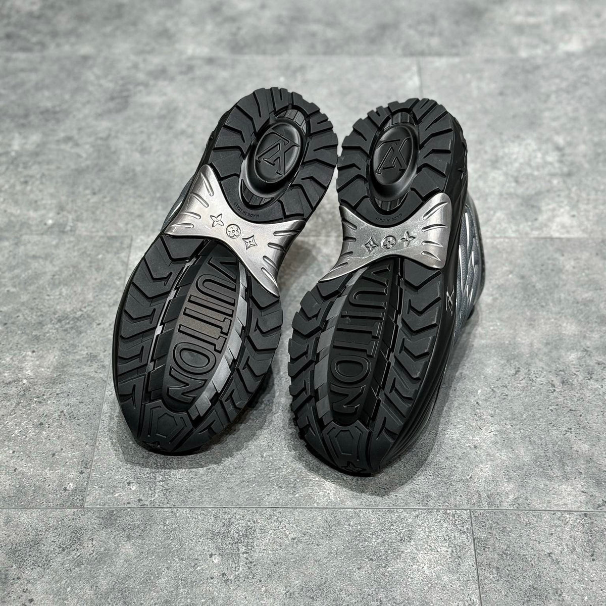 LOU DISCOVERY TRAINERS