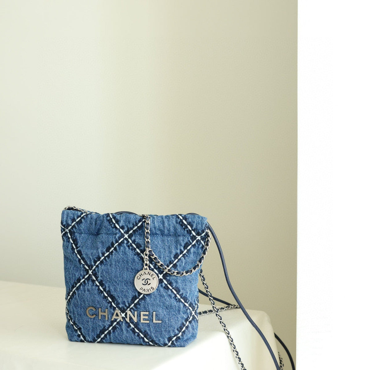 CC 22 MINI HANDBAG