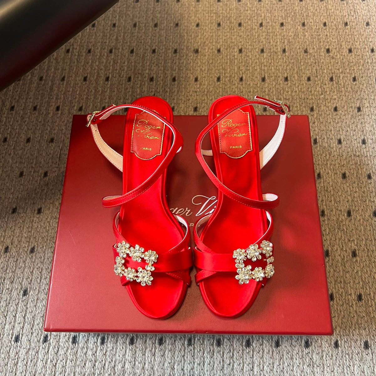 ROGER V HEELS