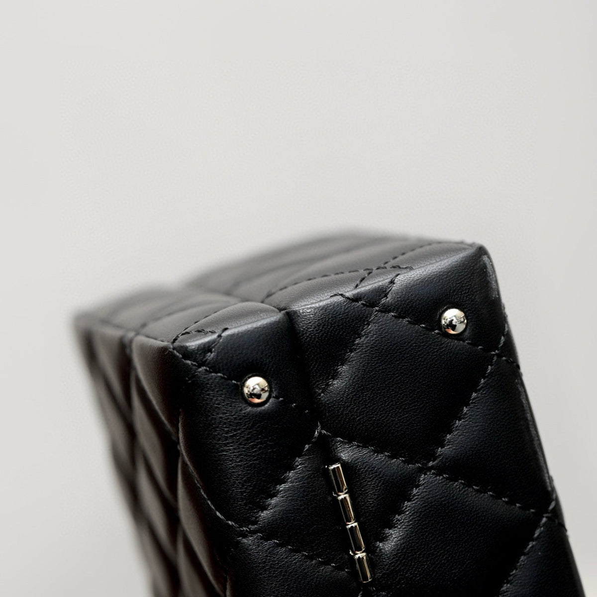 CC SMALL BOX CHAIN BAG