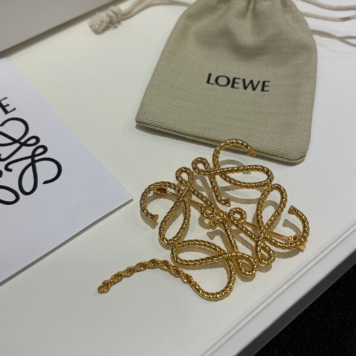 LOEW BROOCHE