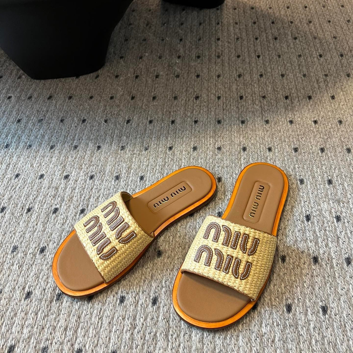 MIU M SLIDES