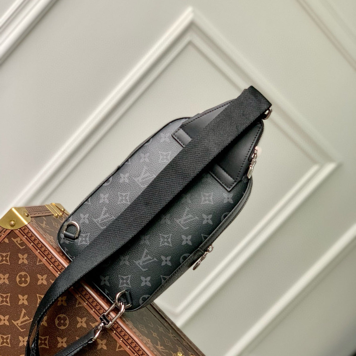 LOU AVENUE PM SLING BAG