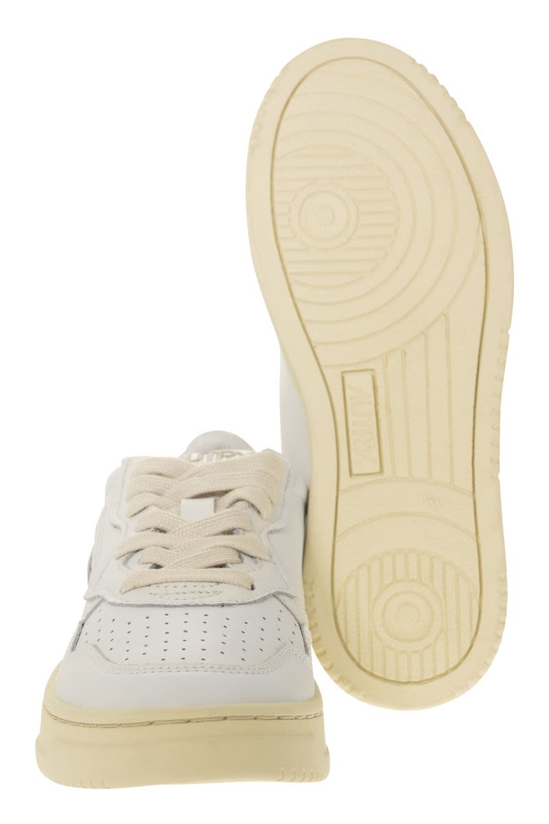 WHITE/PINK LEATHER MEDALIST SNEAKERS