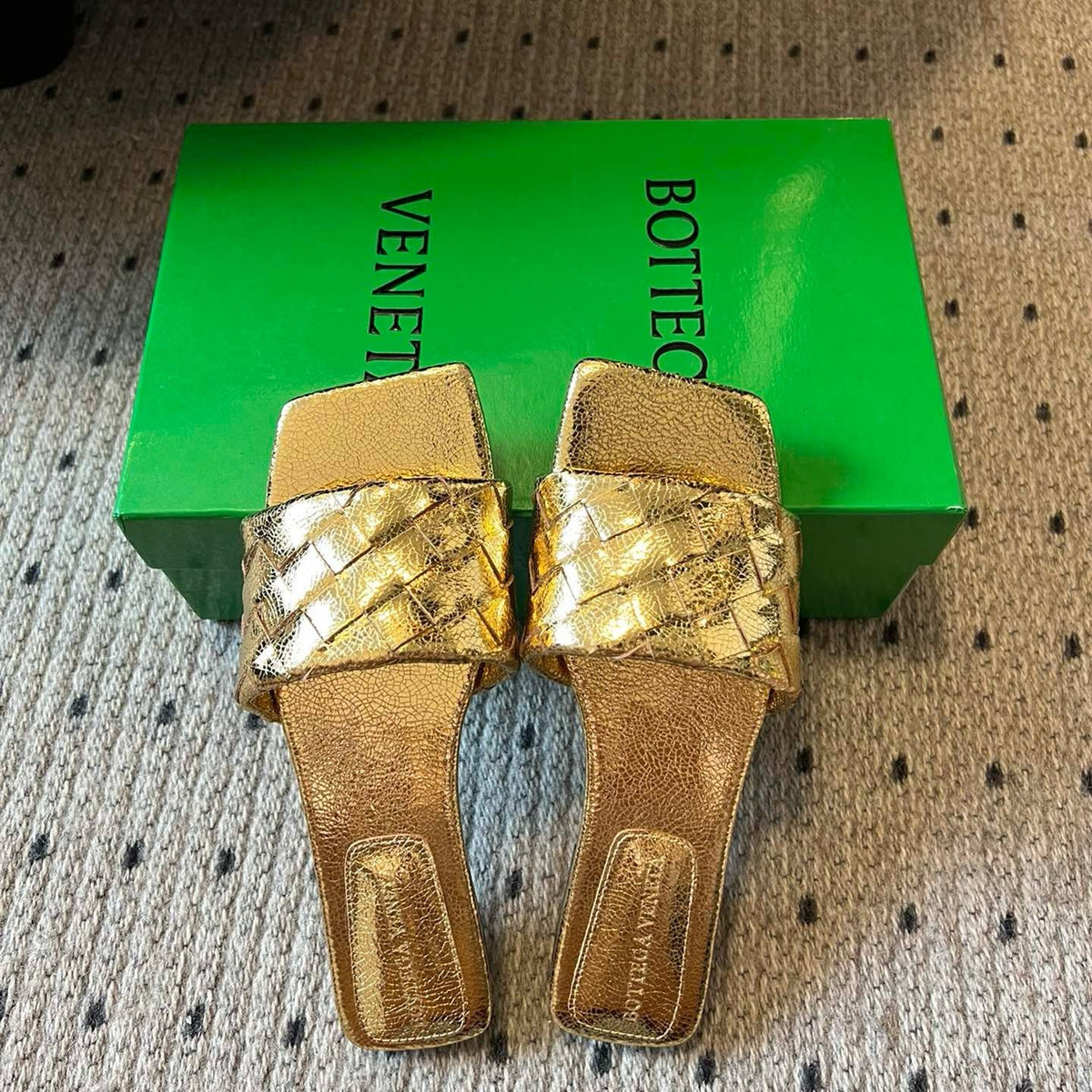 BOTT V SANDALS