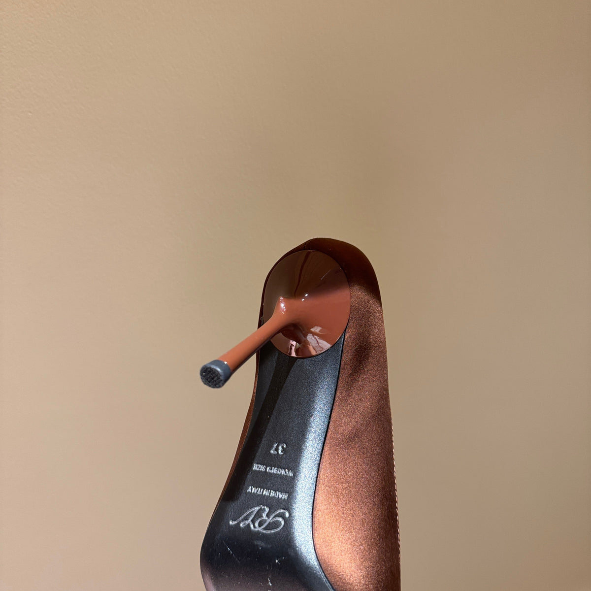ROGER V HEELS