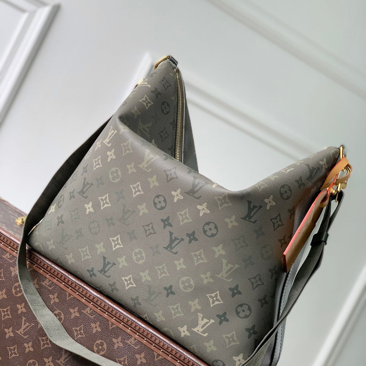 LOU VAGABOND HOBO BAG