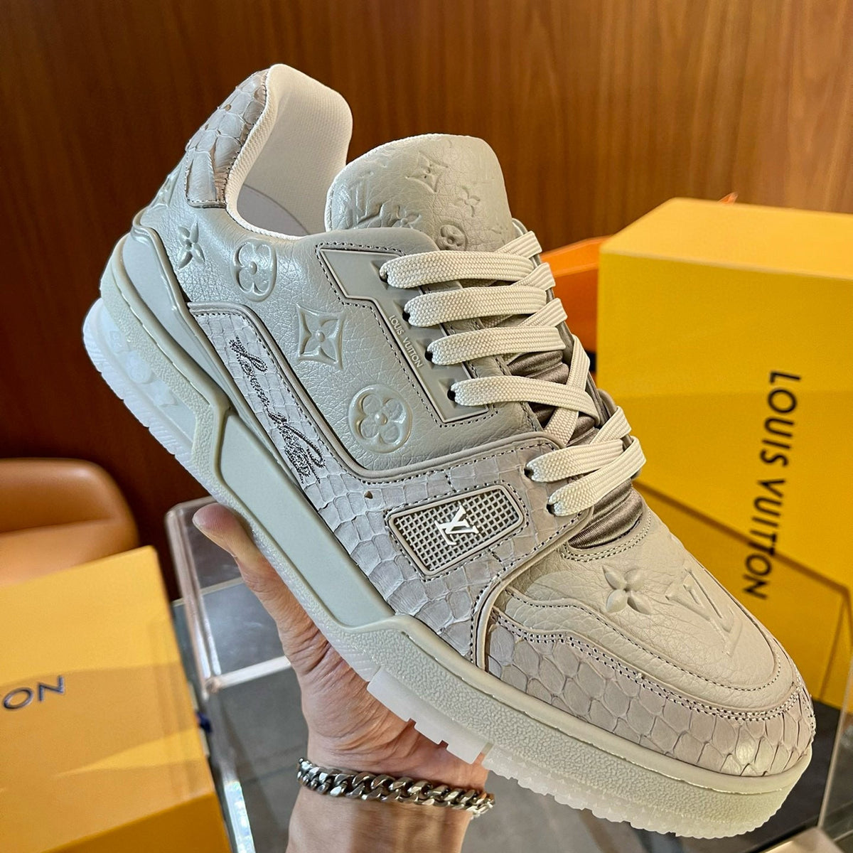 LOU TRAINERS