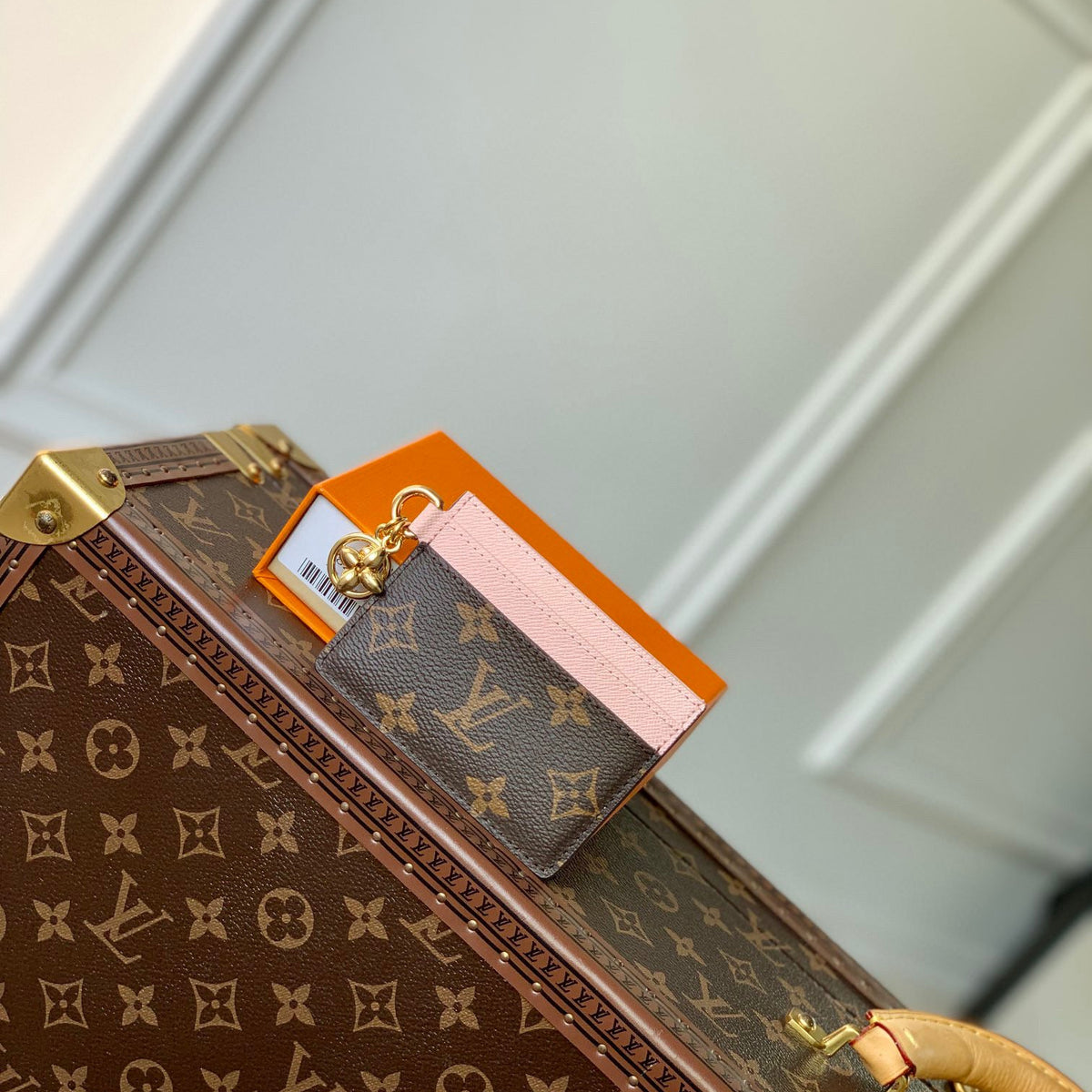 LOU CHARMS CARD HOLDER