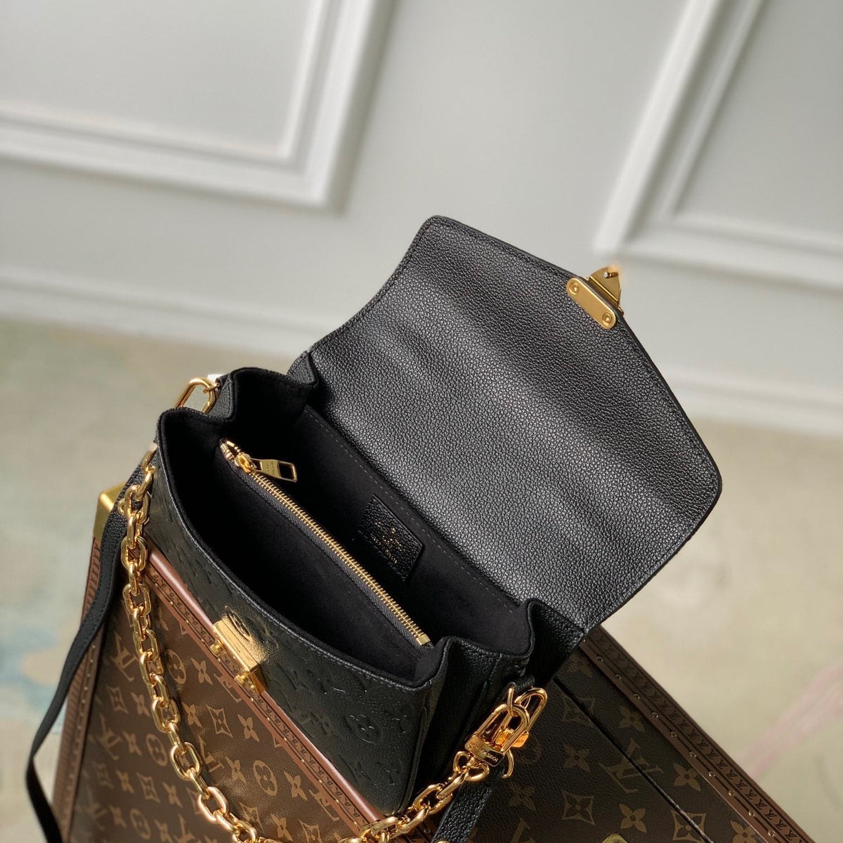 LOU POCHETTE METIS EAST WEST BAG