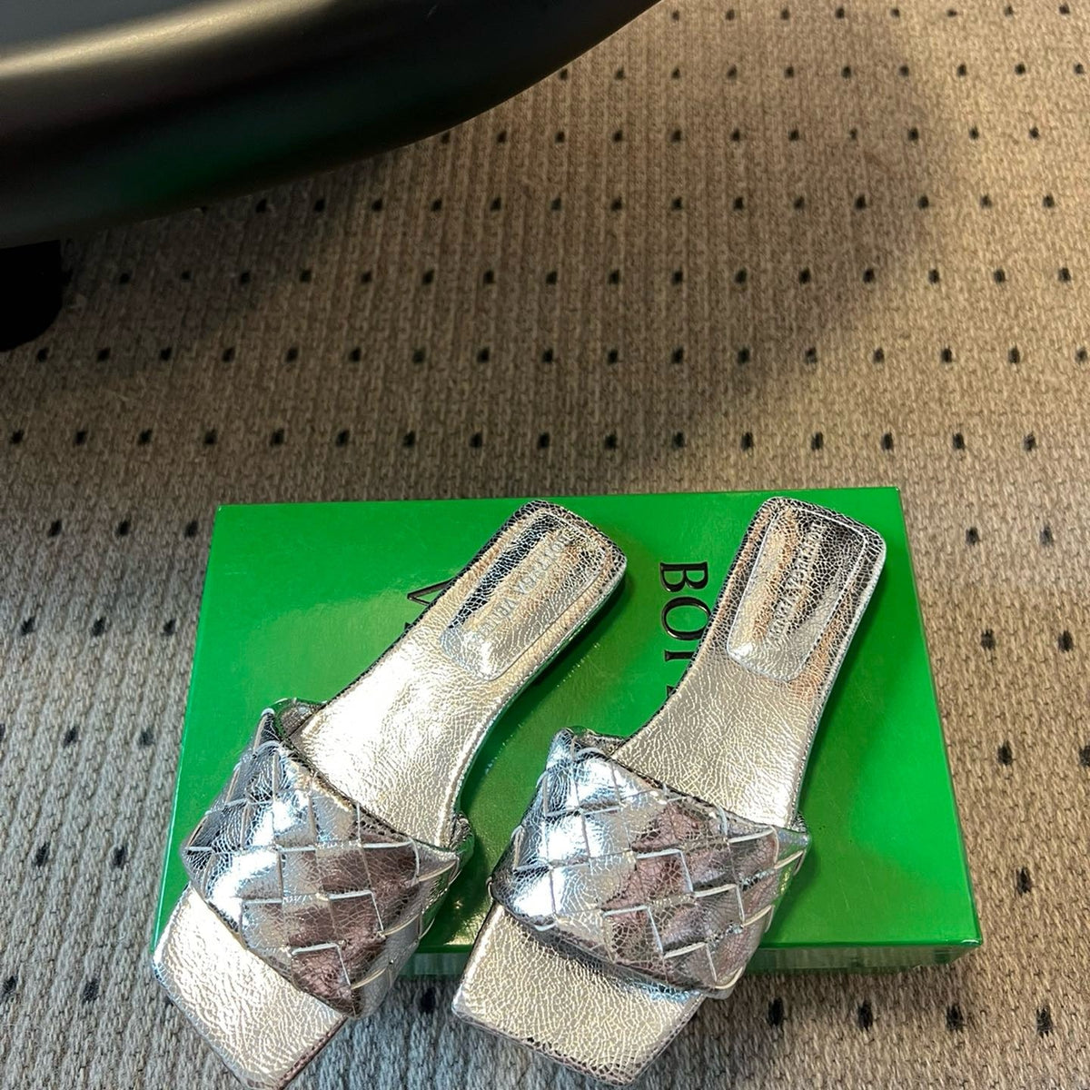 BOTT V SANDALS