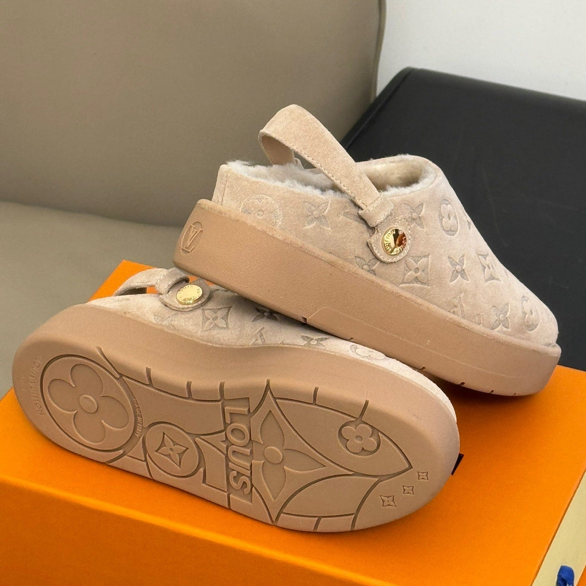 LOU ASPEN CLOGS
