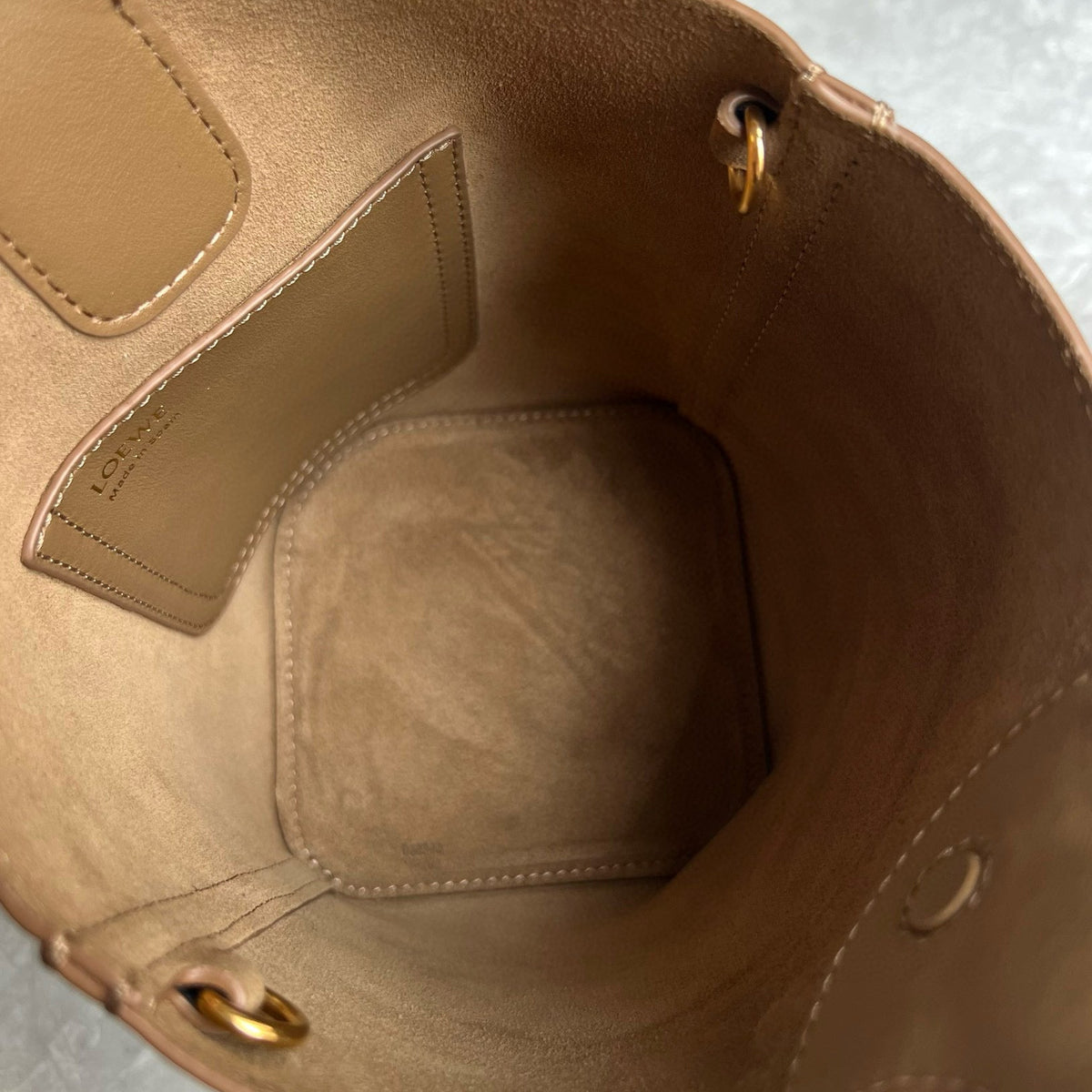 LOEW MINI PEBBLE BUCKET BAG