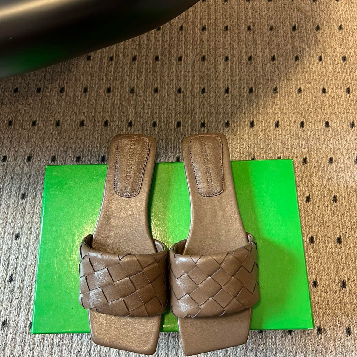 BOTT V SANDALS