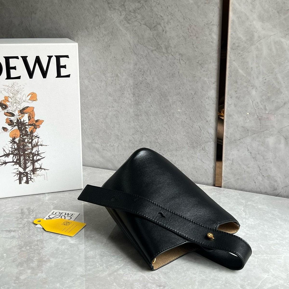 LOEW MINI PEBBLE BUCKET BAG