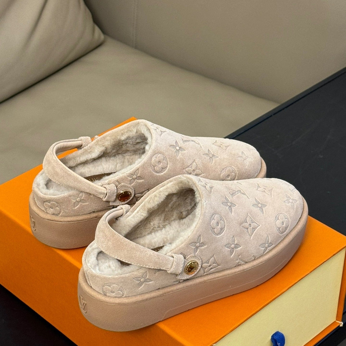 LOU ASPEN CLOGS