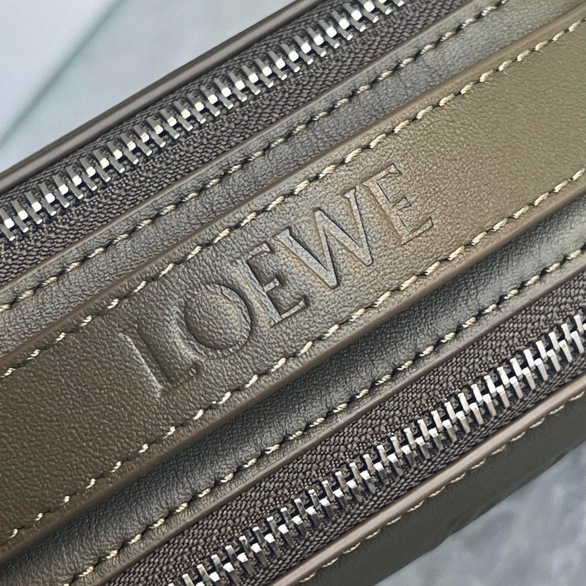 LOEW MINI CAMERA CROSSBODY BAG