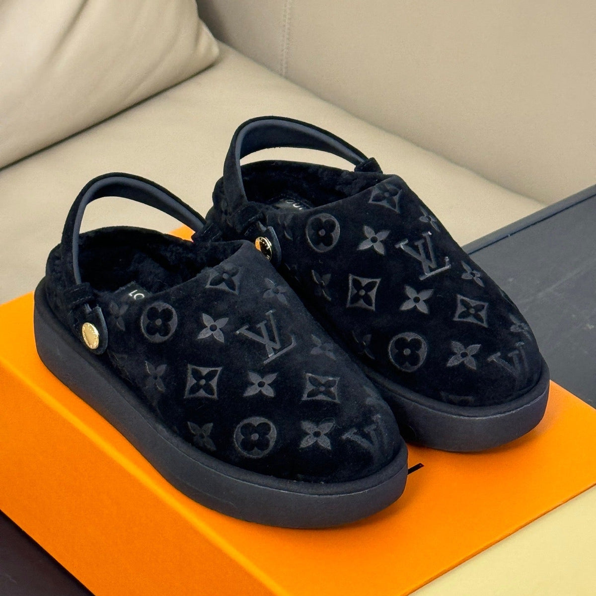 LOU ASPEN CLOGS
