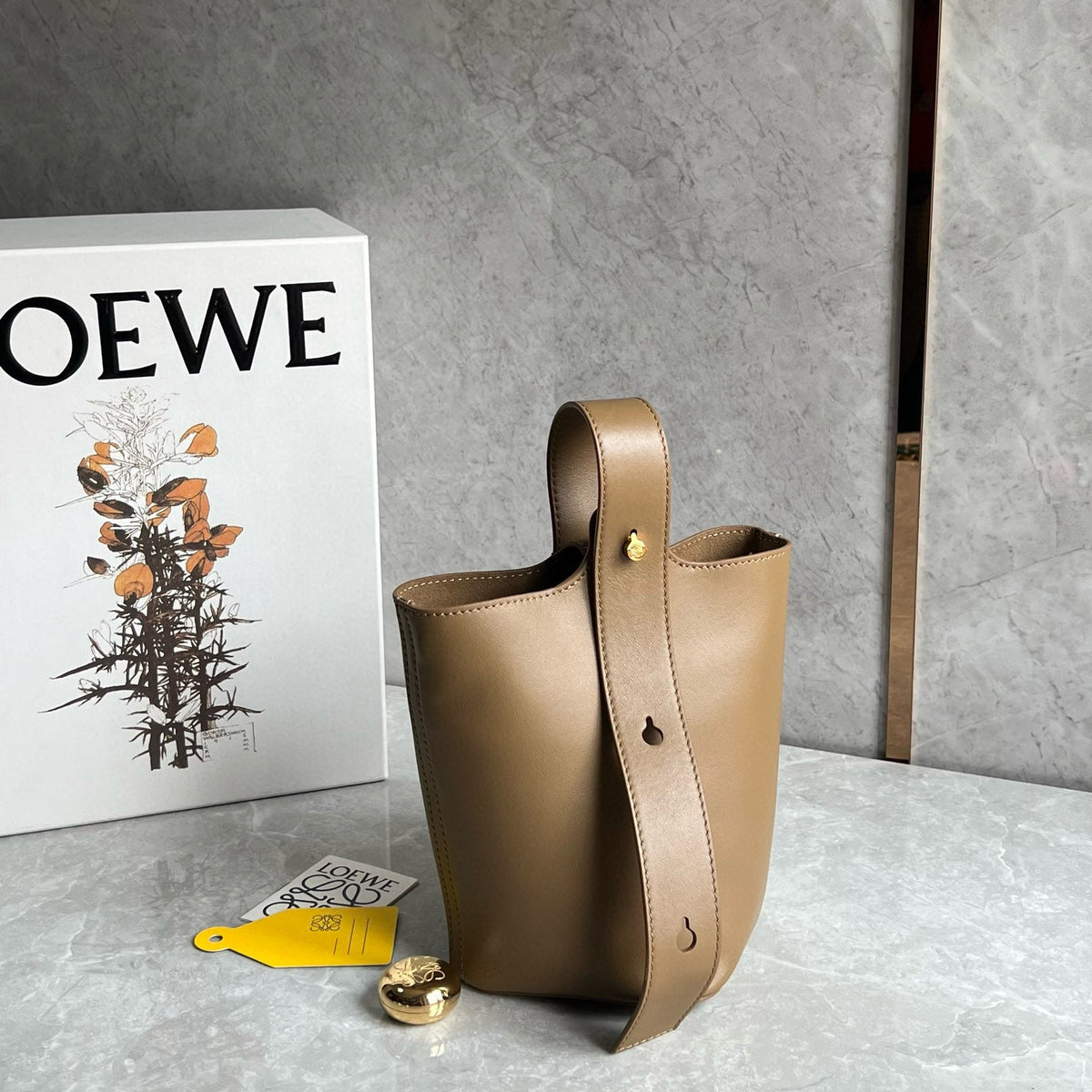 LOEW MINI PEBBLE BUCKET BAG