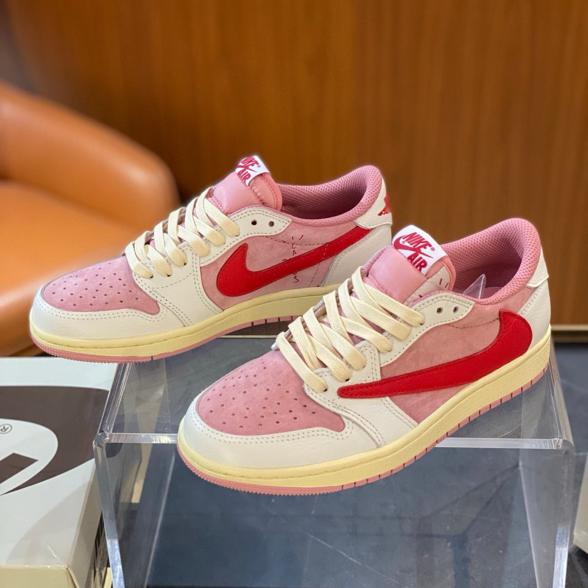TRAVIS S x JORDAN 1 LOW SNEAKERS