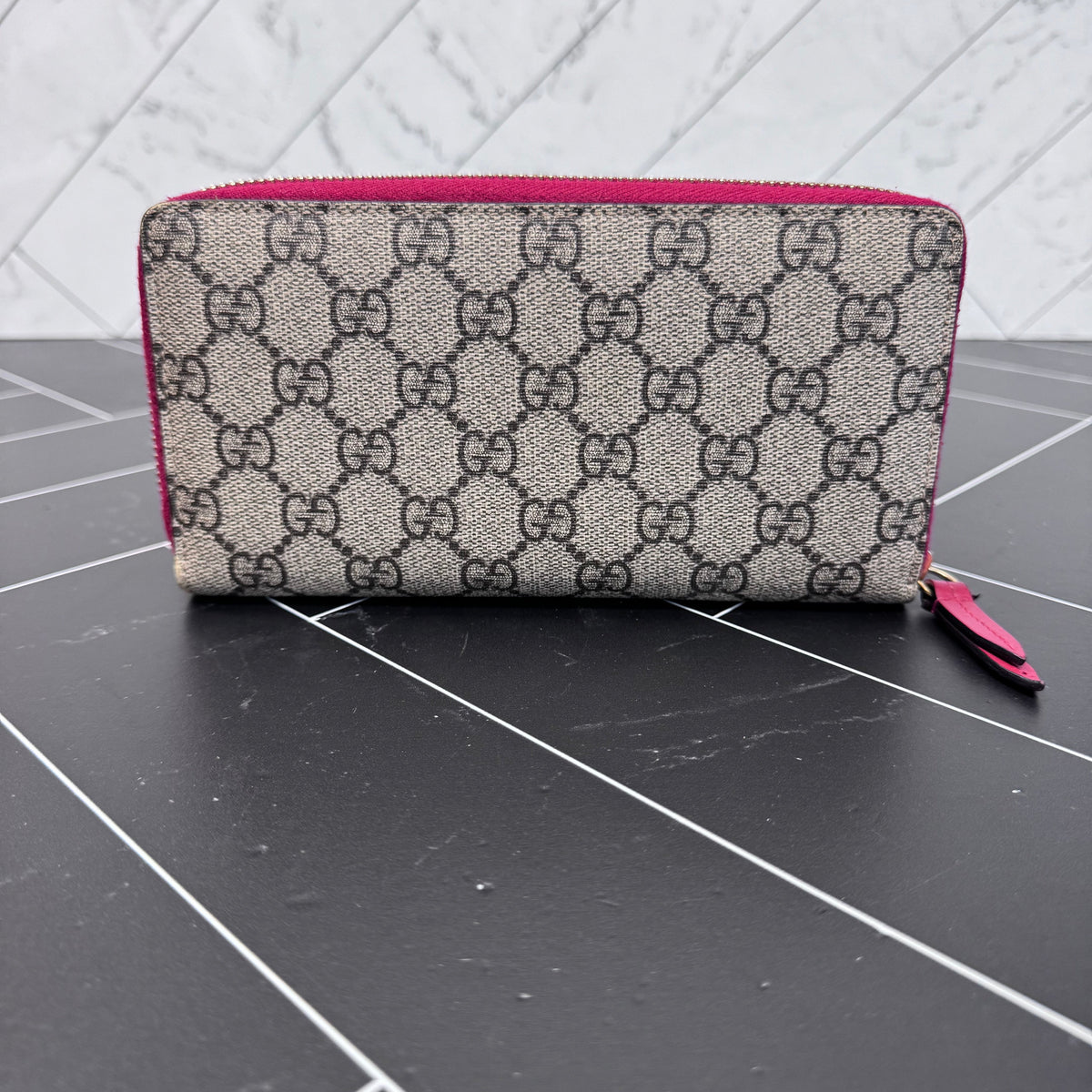 Gucci Beige GG Surpreme Snake Heart Zippy Wallet